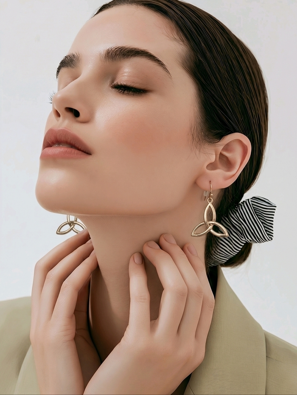 NWT NADINE WEST Gold Trifoil Drop Earrings ~1"